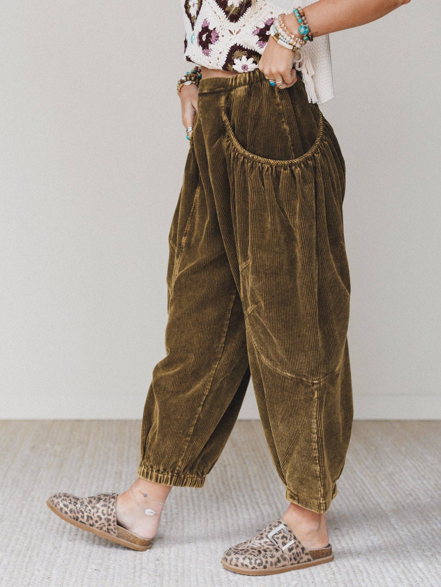 Nora Gathered Barrel Corduroy Pant - Olive: Olive / S