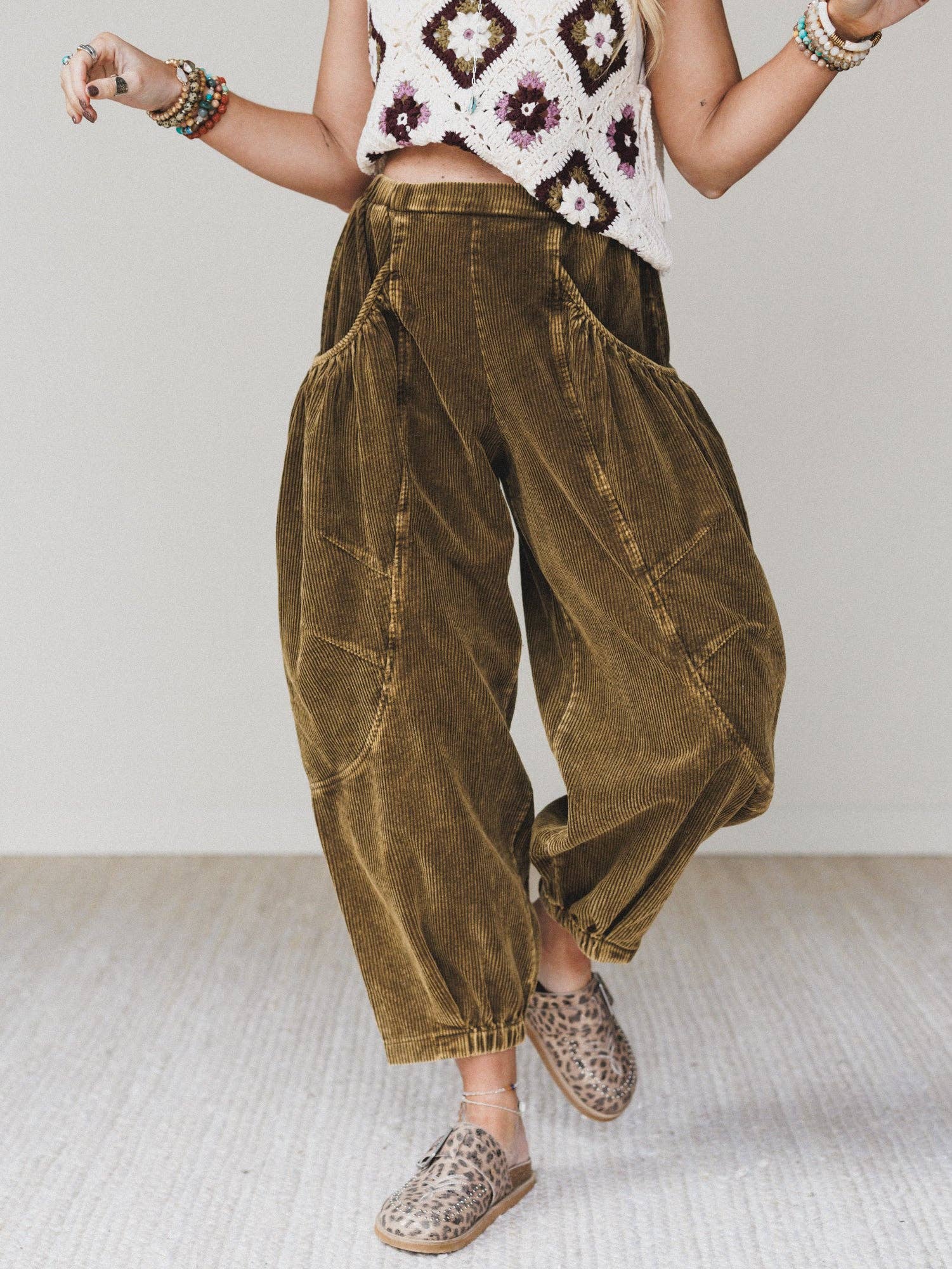 Nora Gathered Barrel Corduroy Pant - Olive: Olive / S