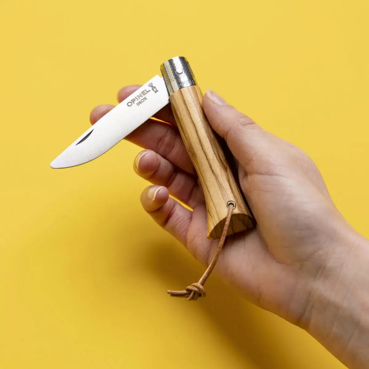 Néo6 Everyday Carry Folding Knife: Black Walnut