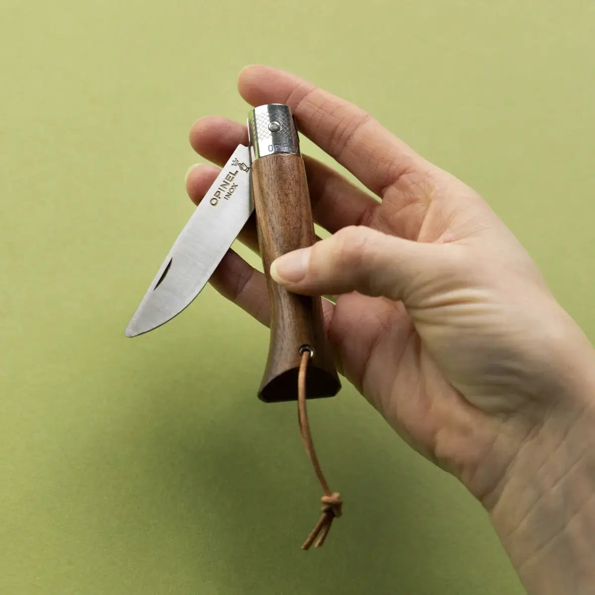 Néo6 Everyday Carry Folding Knife: Olive Wood