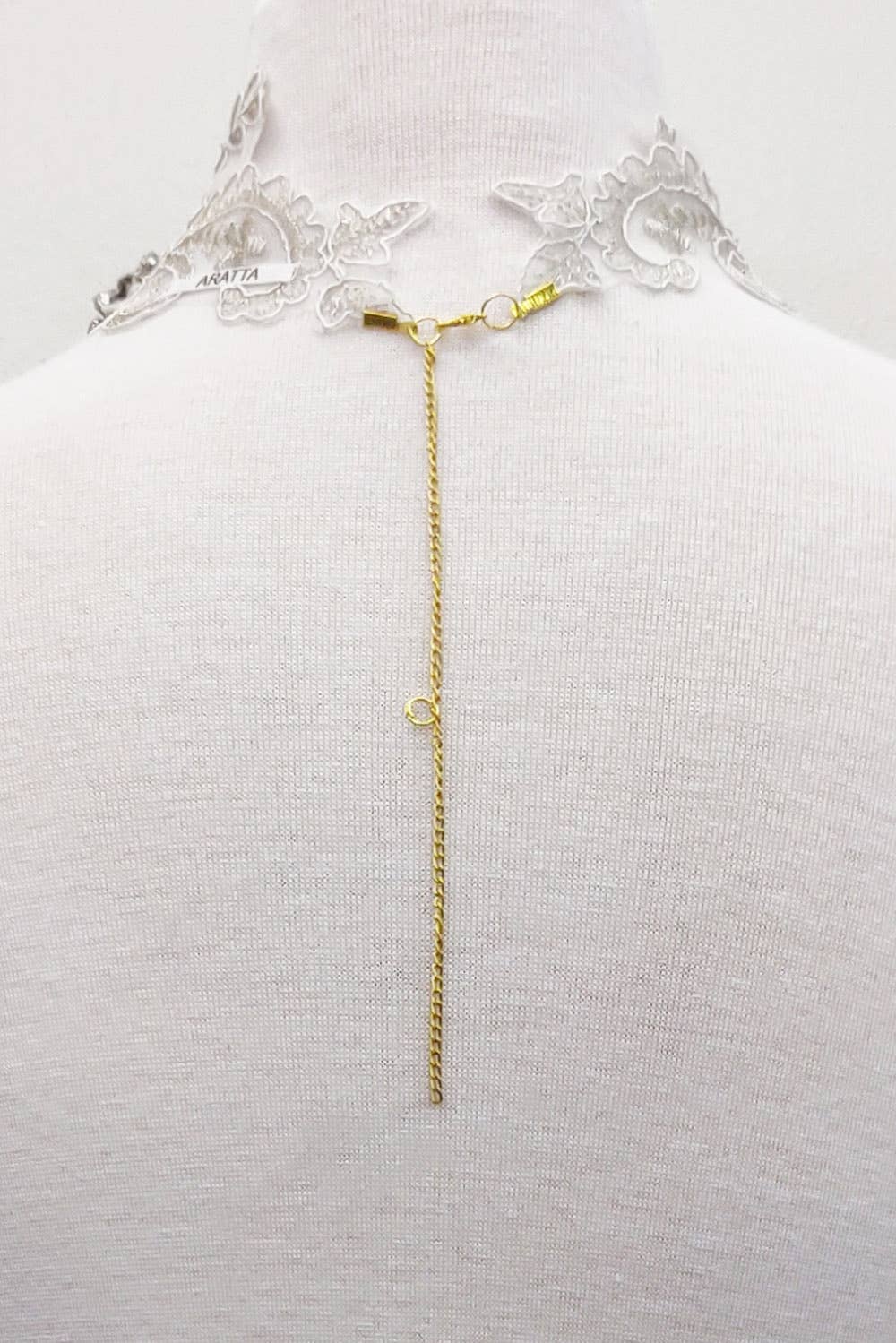 Queen Victoria Pinned Necklace: Metallic / One Size