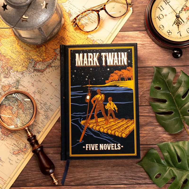 Mark Twain by Mark Twain: Hardcover; 732 pages / English