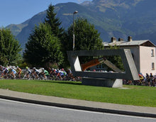 Load image into Gallery viewer, Opinel No. 8 Tour de France &quot;Echelon&quot;
