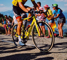 Load image into Gallery viewer, Opinel No. 8 Tour de France &quot;Echelon&quot;
