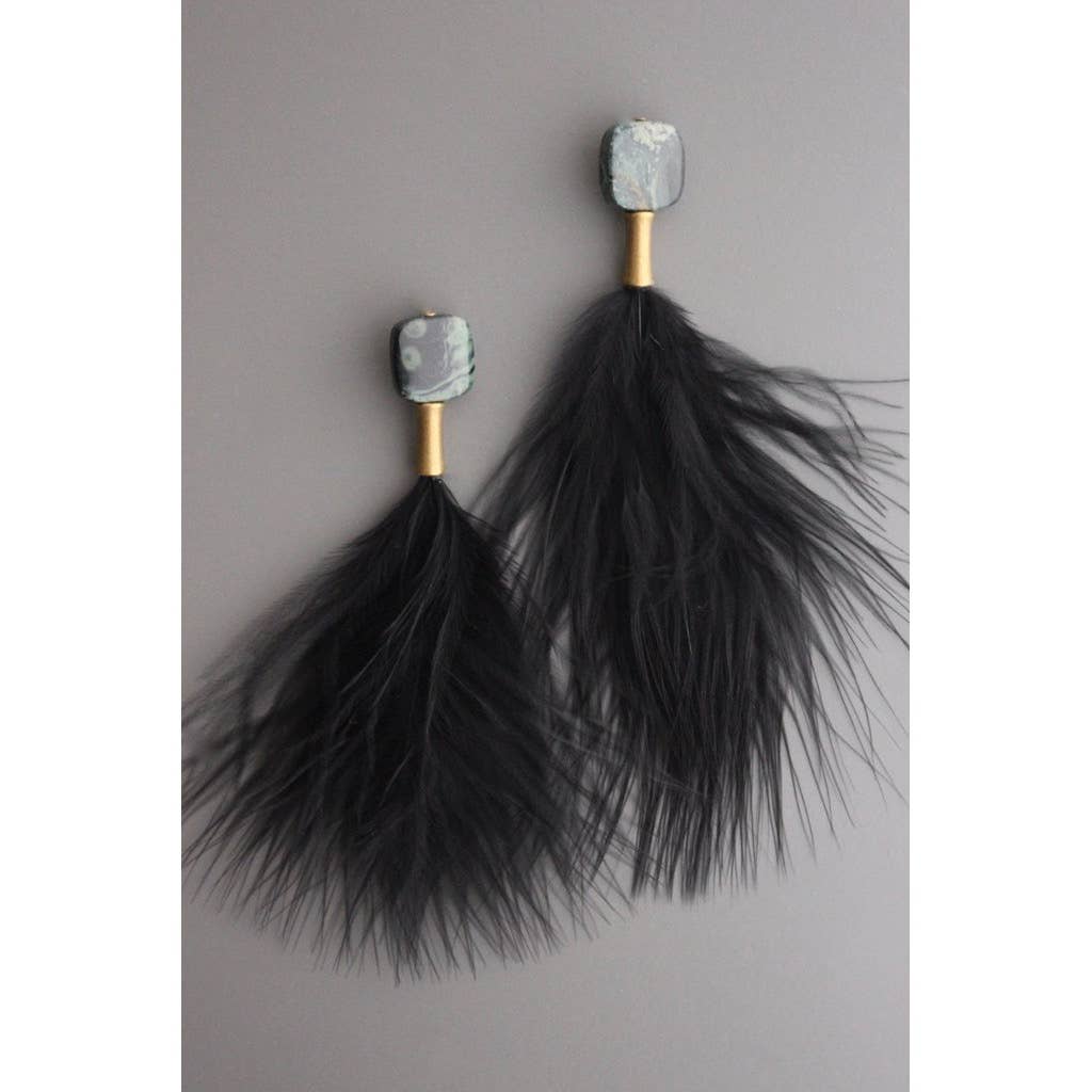 XINE30 Jasper and black feather post earrings